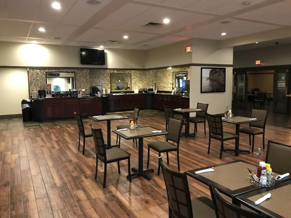 Best Western Plus Milwaukee Airport Hotel & Conference Center Екстериор снимка