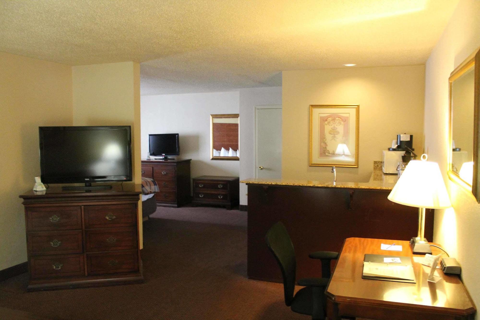 Best Western Plus Milwaukee Airport Hotel & Conference Center Екстериор снимка