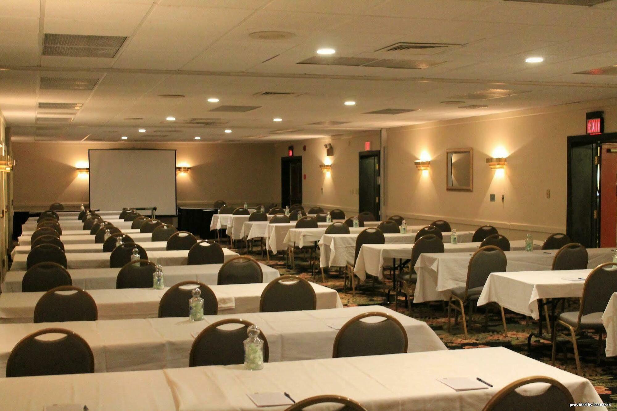 Best Western Plus Milwaukee Airport Hotel & Conference Center Екстериор снимка